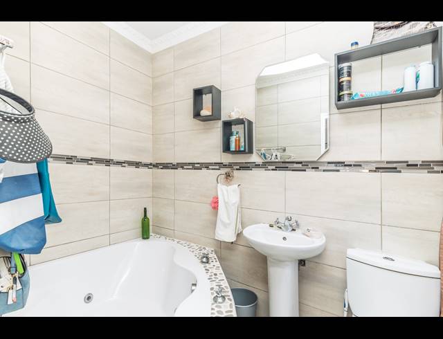 4 BEDROOM FREEHOLD FOR SALE IN BLUEWATER ESTATE